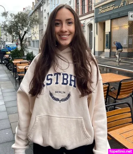 Juliabellax OnlyFans Thumbnail #wGSAtT4nut