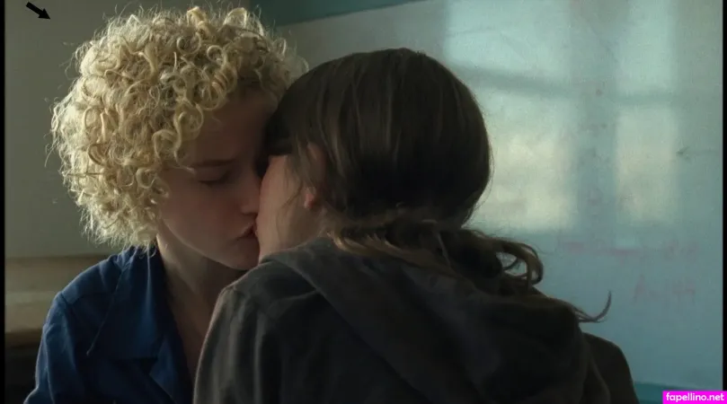 Juliagarner OnlyFans Thumbnail #qiBRSjYUIe