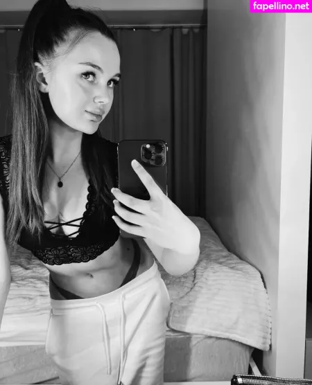 Juliagrander OnlyFans Thumbnail #kBrIJJWbpz