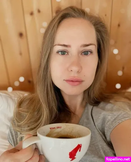 Juliamourr OnlyFans Thumbnail #1xAxz2OJoO