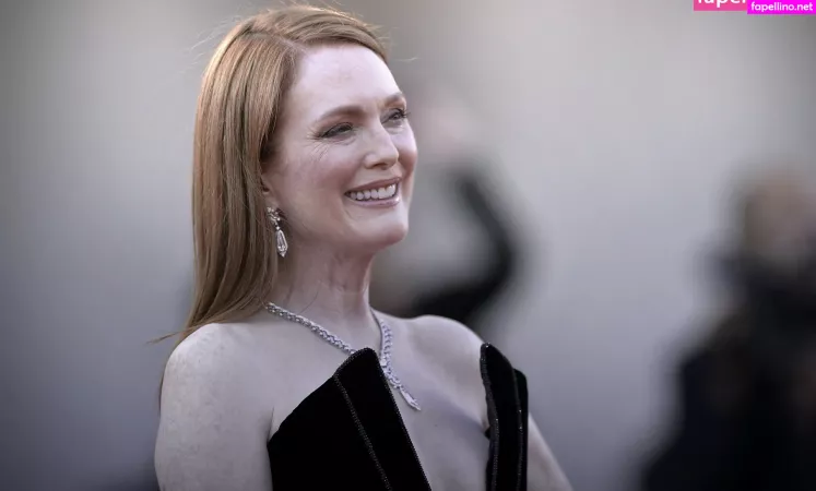 Julianne Moore OnlyFans Thumbnail #AbUcnt3v21