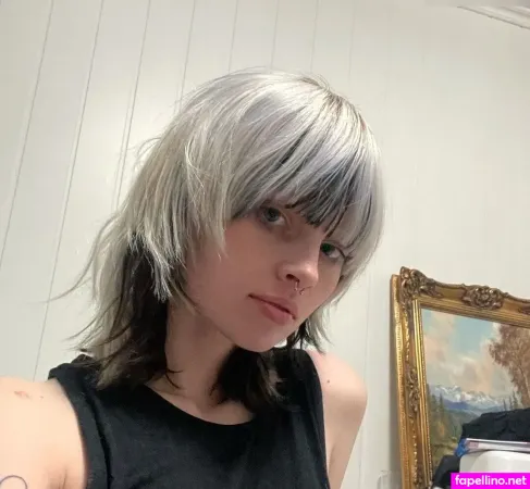 Julianneiwj Main Profile Photo