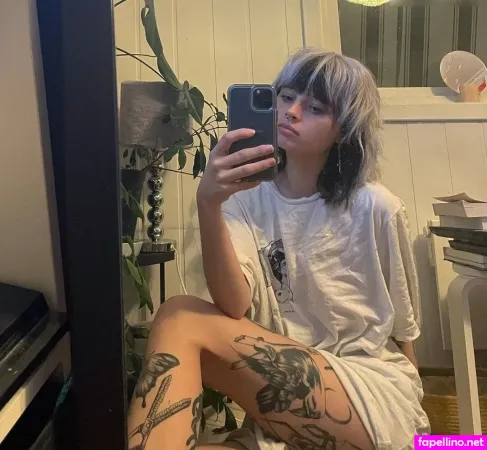 Julianneiwj OnlyFans Thumbnail #m14cTyzFBs