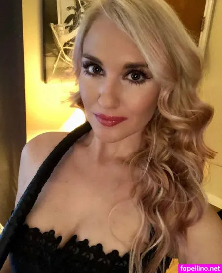 Juliarobbiefree OnlyFans Thumbnail #VxJqy9GJtC