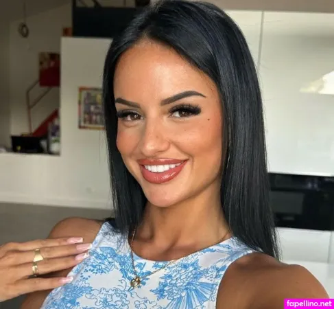 Julie Bacha OnlyFans Thumbnail #Lr2qas957U