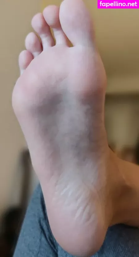 Julie Bigfeet OnlyFans Thumbnail #AAlJNtj0ve