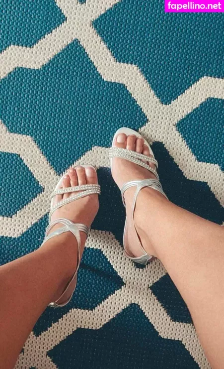 Julie Bigfeet OnlyFans Thumbnail #OF74OBcofJ