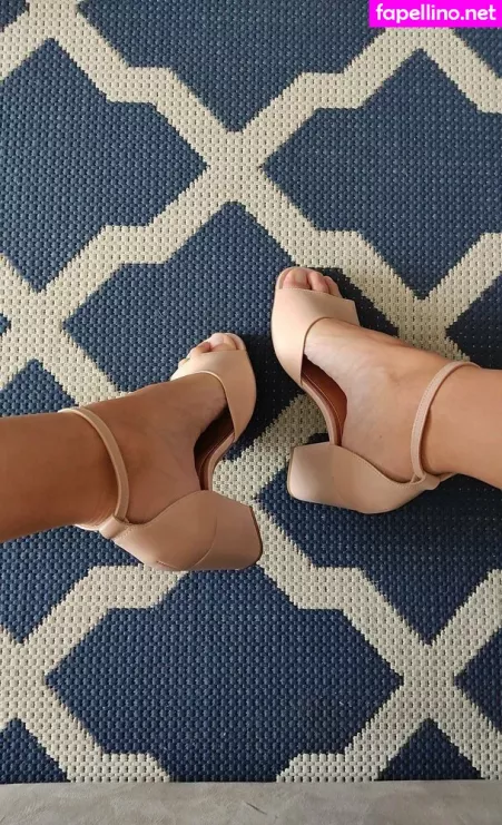 Julie Bigfeet OnlyFans Thumbnail #QQAZm29yl8