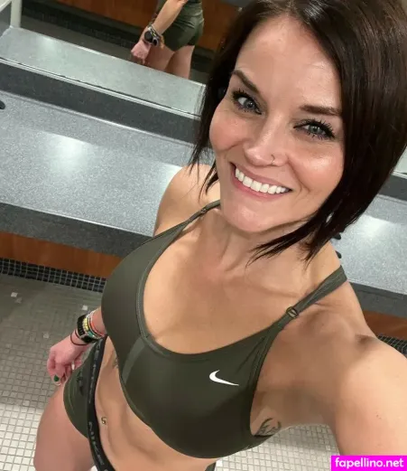 Julie Felton OnlyFans Thumbnail #U4lNffnSYN