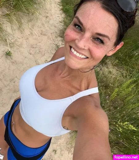 Julie Felton OnlyFans Thumbnail #YPHJ8C5oJI