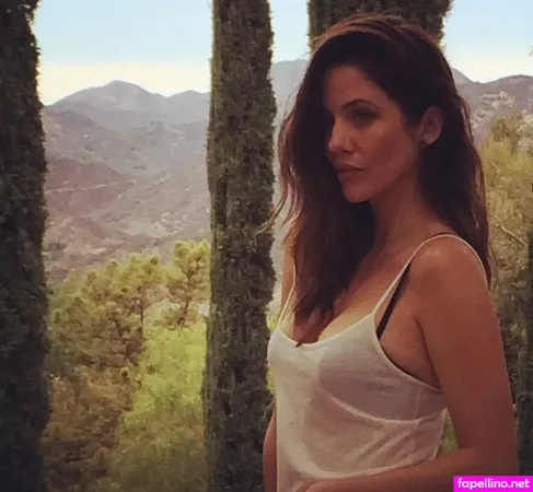 Julie Gonzalo OnlyFans Thumbnail #vDug8EKeBA