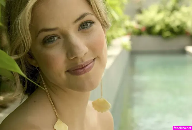 Julie Gonzalo OnlyFans Thumbnail #zZZNyAUoaY