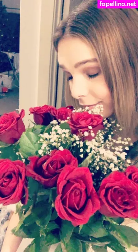 Julie Prim OnlyFans Thumbnail #am3LLYK4xw