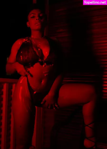 Julie Silver OnlyFans Thumbnail #8etba1guwz