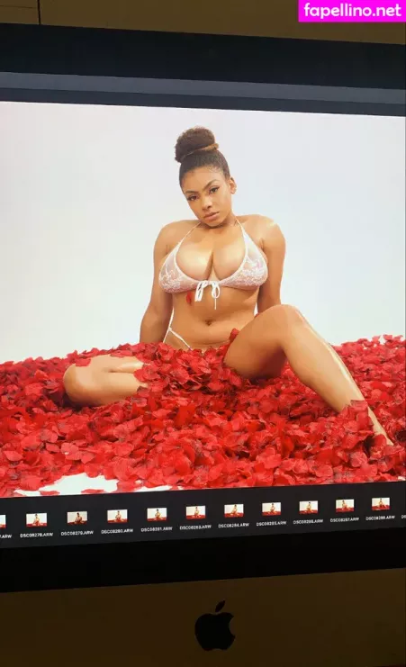 Julie Silver OnlyFans Thumbnail #KFWCSPPoxr