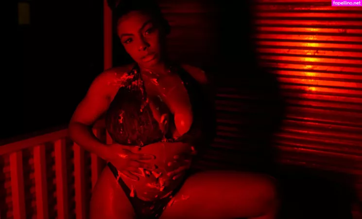 Julie Silver OnlyFans Thumbnail #XTk9ZbsoUx