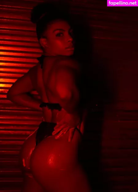 Julie Silver OnlyFans Thumbnail #m1pHGcAWAV