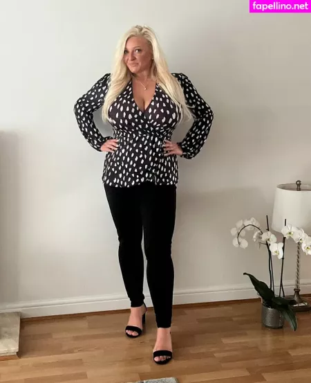 Julie OnlyFans Thumbnail #3a6AtD1lHq