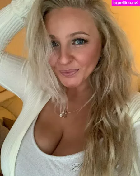 Julie OnlyFans Thumbnail #ILsbE45fj1