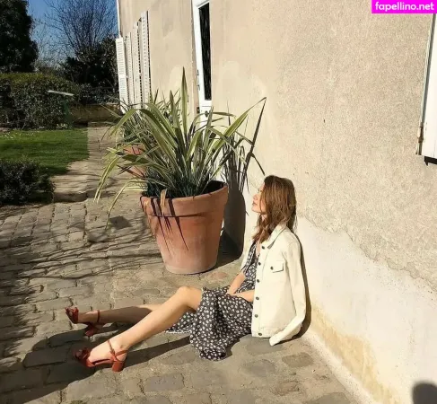 Juliet Searle OnlyFans Thumbnail #maU7Bqrrva