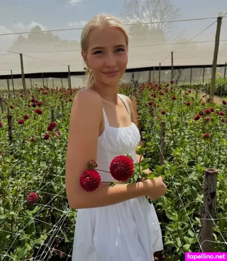 Juliet Small OnlyFans Thumbnail #M5UJKcq6R2