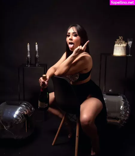 Julieta De Santos OnlyFans Thumbnail #YM3qyr0OTA