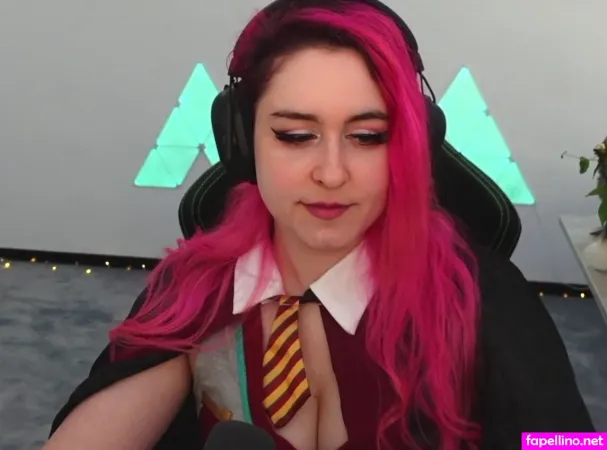 Juliversal OnlyFans Thumbnail #1CHhZbw90i