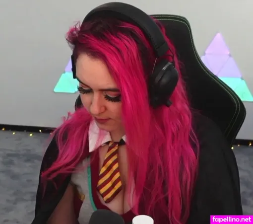 Juliversal OnlyFans Thumbnail #9yU2vVFacZ