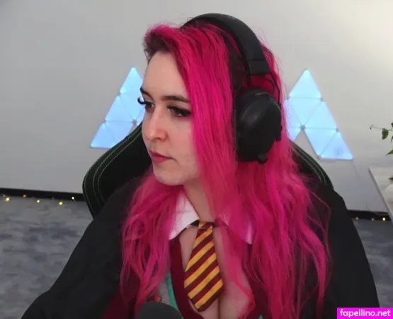 Juliversal OnlyFans Thumbnail #nLGxNIl20D