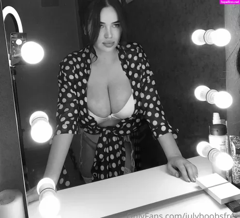 Julyboobsfree OnlyFans Thumbnail #0lFinb3HU1