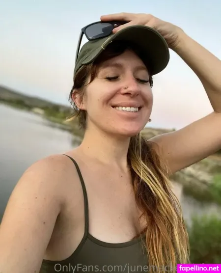 Junemackenziefree OnlyFans Thumbnail #FGns2oca9U