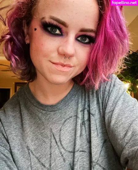 Junestrawberriesfree OnlyFans Thumbnail #QrE2MH0zgZ