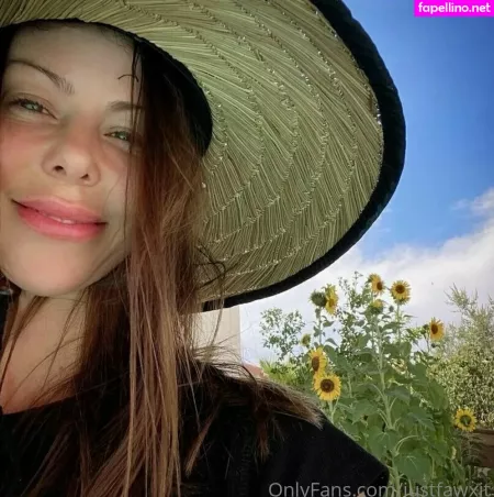 Justfawxit OnlyFans Thumbnail #e7Q7SMFu4o