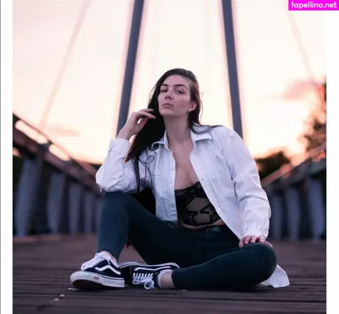 Justine Anne Crane OnlyFans Thumbnail #12nnSKvgb5
