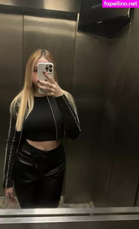 Kaarolzx OnlyFans Thumbnail #uGya8S2cMe