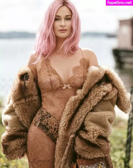 Kacey Musgraves OnlyFans Thumbnail #dHq0cgFjyL