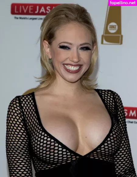 Kagney Linn Karter OnlyFans Thumbnail #KJJU3nljlY
