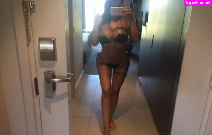 Kahina OnlyFans Thumbnail #WAdBt8STw6