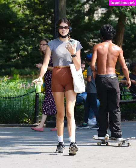 Kaia Gerber OnlyFans Thumbnail #KDBHTF4toX