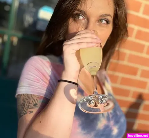 Kaitlyn M OnlyFans Thumbnail #U8HT8sdBO7