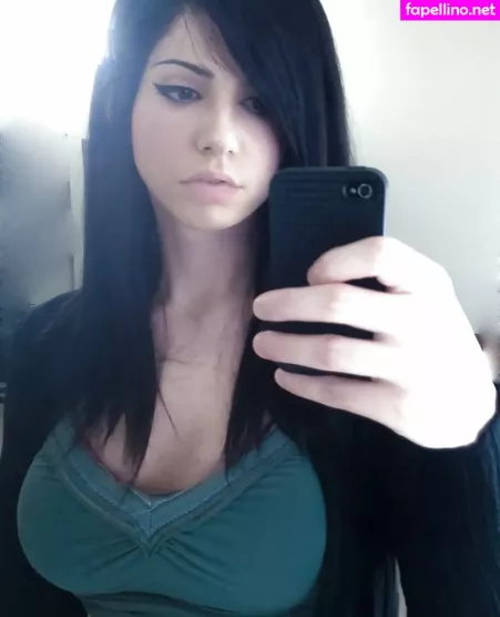 Kalindra Chan OnlyFans Thumbnail #r8LyOjpmUJ