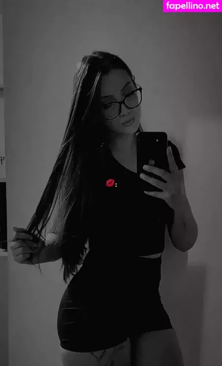 Karen Sara OnlyFans Thumbnail #fXzkSe6Pq8