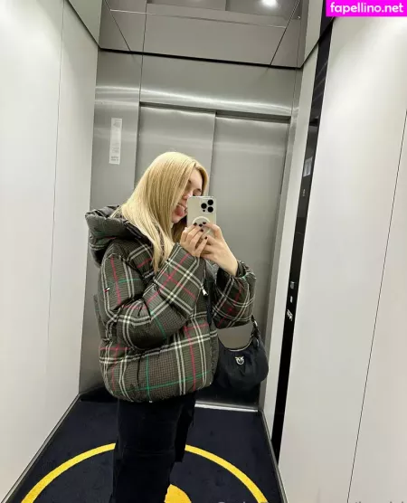 Kari I OnlyFans Thumbnail #D8VN4x2dur