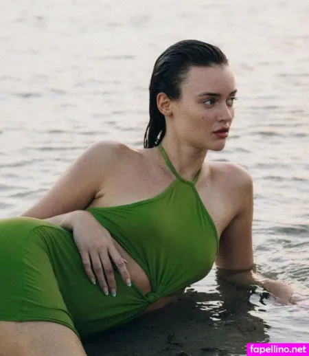 Karin Simanovski OnlyFans Thumbnail #16yclTTfZC