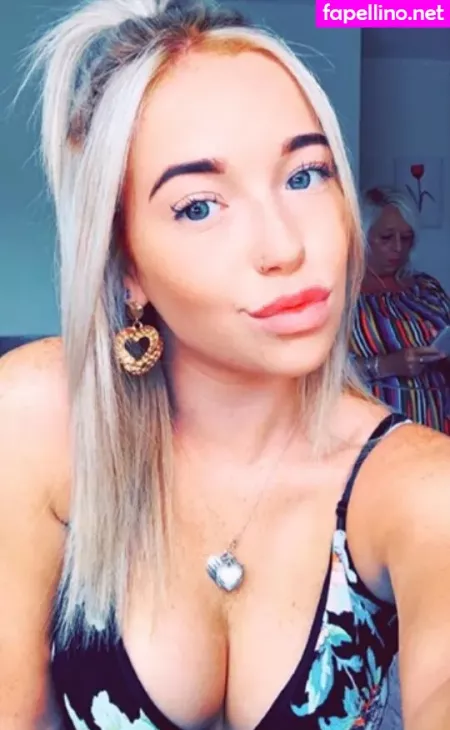 Karina Williamson OnlyFans Thumbnail #Sgwuza1bn7