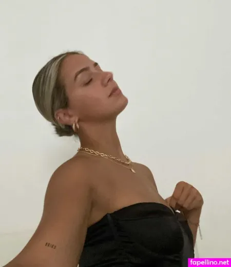 Karisbechard OnlyFans Thumbnail #LRy3N9GKWJ