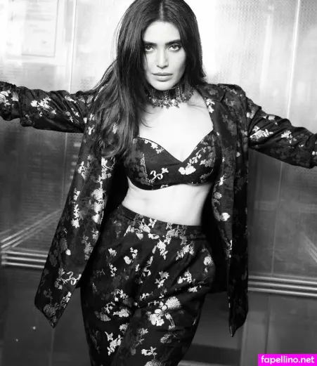 Karishma Tanna OnlyFans Thumbnail #FmdLyfpa2h
