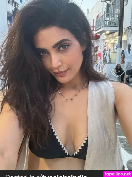 Karishma Tanna OnlyFans Thumbnail #snyAEpDqRP