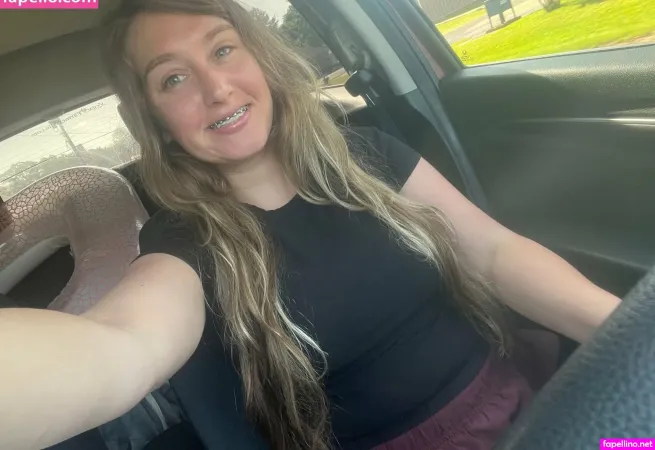 Karleesmokestease OnlyFans Thumbnail #ESvBjie0IH