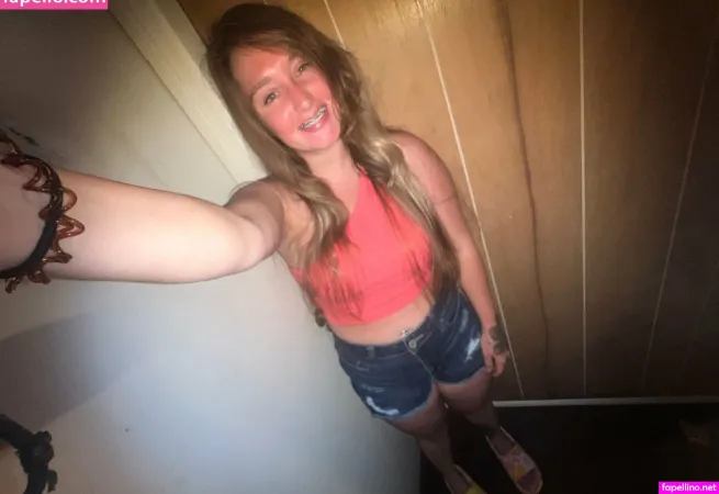 Karleesmokestease OnlyFans Thumbnail #tXamQMyR2N